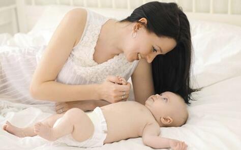 母乳成分分析仪：初乳可不可以给宝宝喝